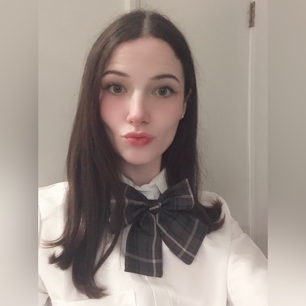 Meet your Posher, Tia.